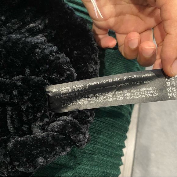 Zara Chenille Chunky V-Neck Sweater - Picture 3 of 6